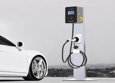 La borne de recharge de 7 kW est-elle une charge rapide ou une charge lente ?