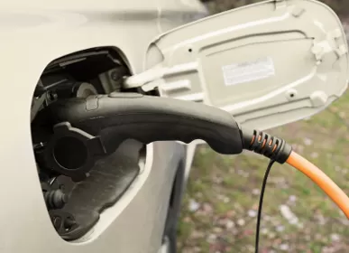 Câbles de recharge pour véhicules électriques : recharge rapide vs recharge lente – comment choisir ?