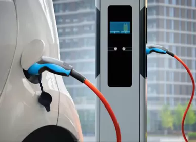 Quels sont les types de systèmes de recharge pour véhicules électriques ?